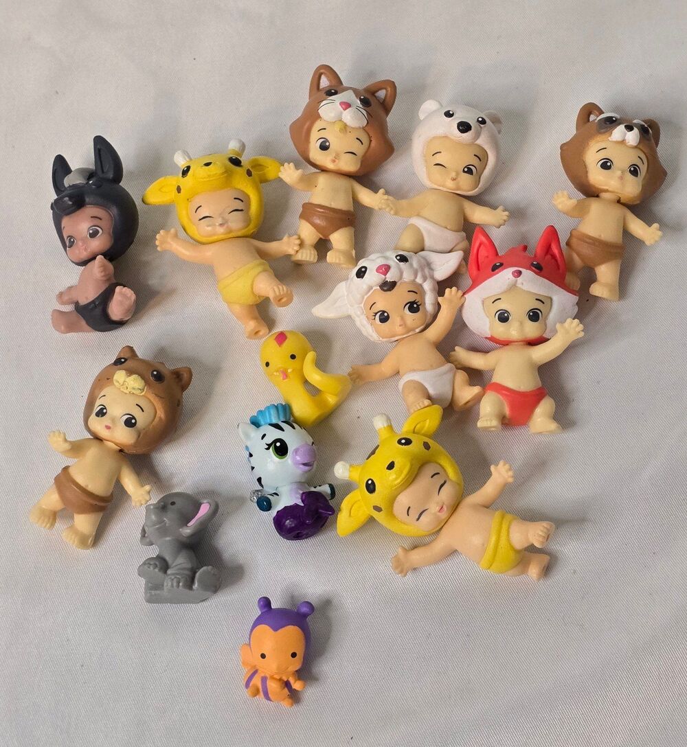 Moose Twozies Mini Baby Figures Lot Of 13